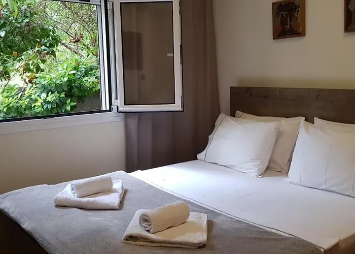 Minimal Studio In Paleo Faliro