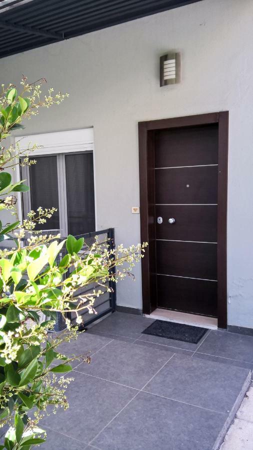 Minimal In Paleo Faliro Apartment